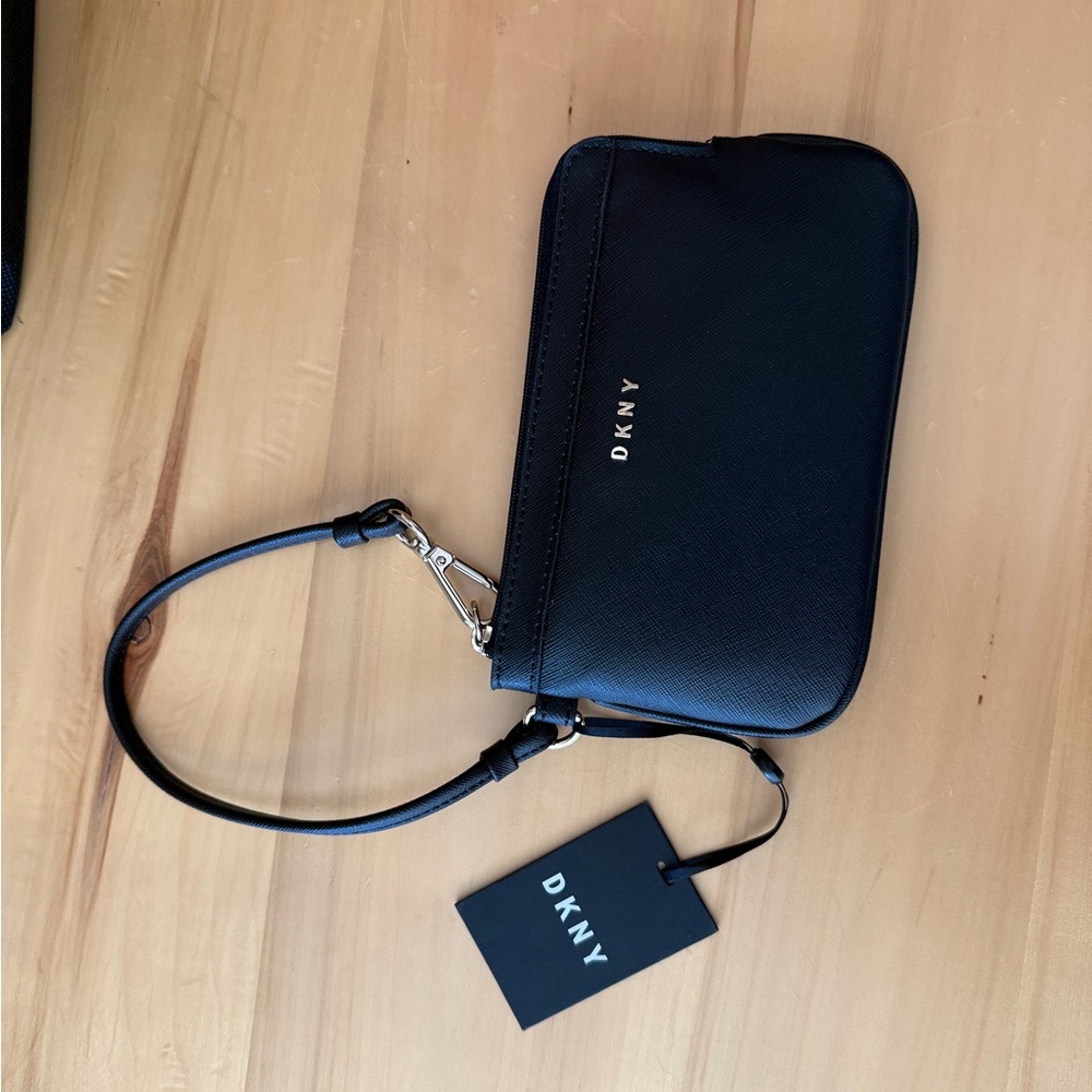 DKNY WRISTLET BLACK GOLD NWT FITS IPHONE